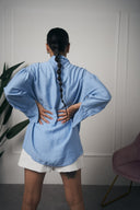 CAMICIA CON FIOCCO AZZURRA