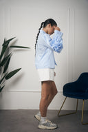 CAMICIA AZZURRA MANICA FIORE