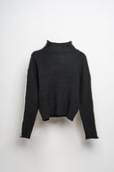 MAGLIONE NERO DETTAGLIO RIGA BIANCA