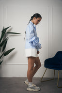 CAMICIA AZZURRA MANICA FIORE