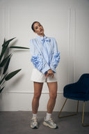 CAMICIA AZZURRA MANICA FIORE