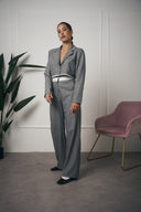 TAILLEUR GRIGIO CON FASCIA BIANCA
