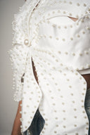 TOP A FIORE BIANCO CON PERLE