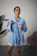 CAMICIA CON FIOCCO AZZURRA